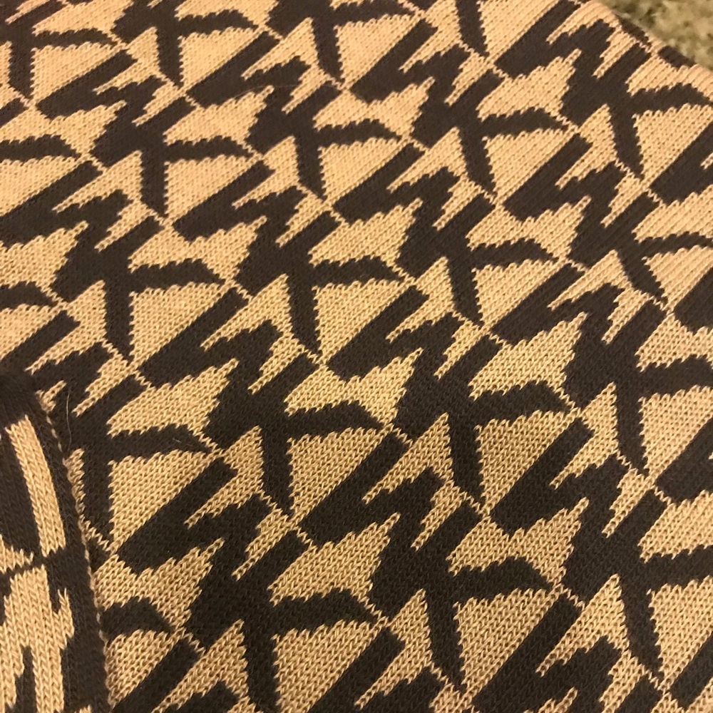 Micheal Kota scarf